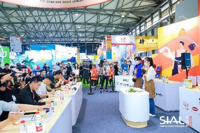 SIAL中国茶饮调配师大赛完美落幕,骏荼家操子珺荣获冠军金奖!